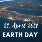 Hintergrund ein viertel der Erdkugel aus dem Weltall mit dem Text "22. April 2021 Earth Day"